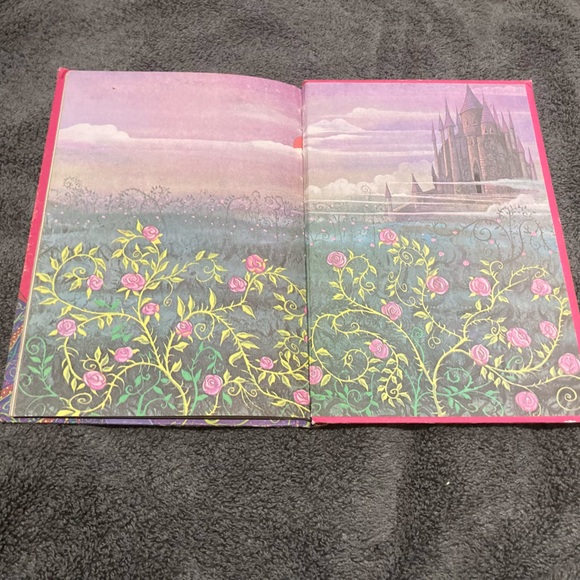 Vintage Walt disney Sleeping beauty book - Picture 3 of 4